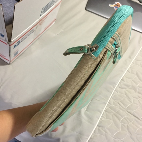 15-16” Laptop Sleeve, Studio C - Picture 5 of 10